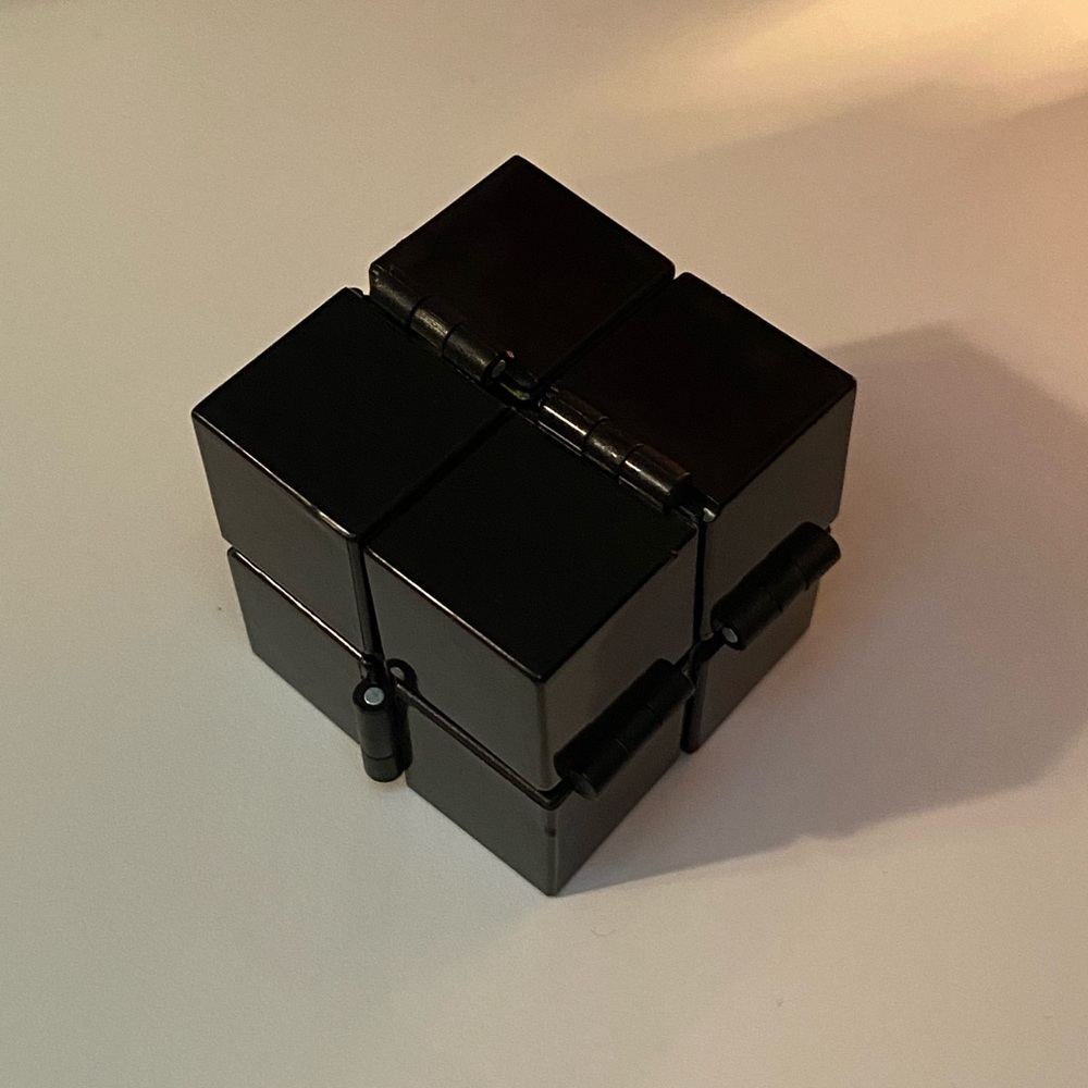 Rubik’s infinity cube - Picture 3 of 4